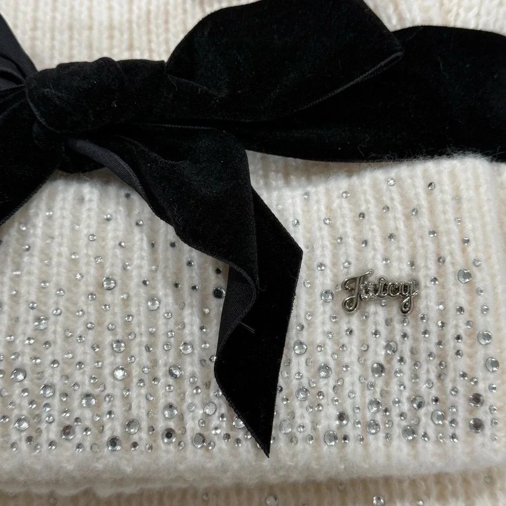 Juicy‎ Couture Hat & Scarf Set Cream